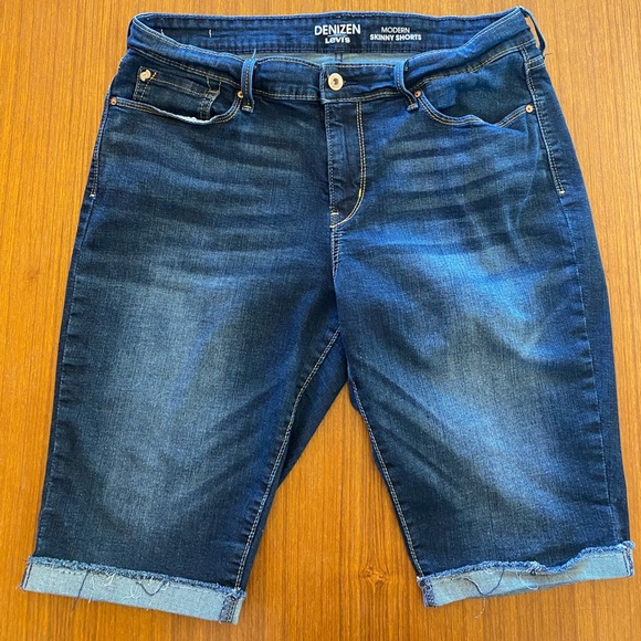Levis Denizen Modern Skinny Bermuda 